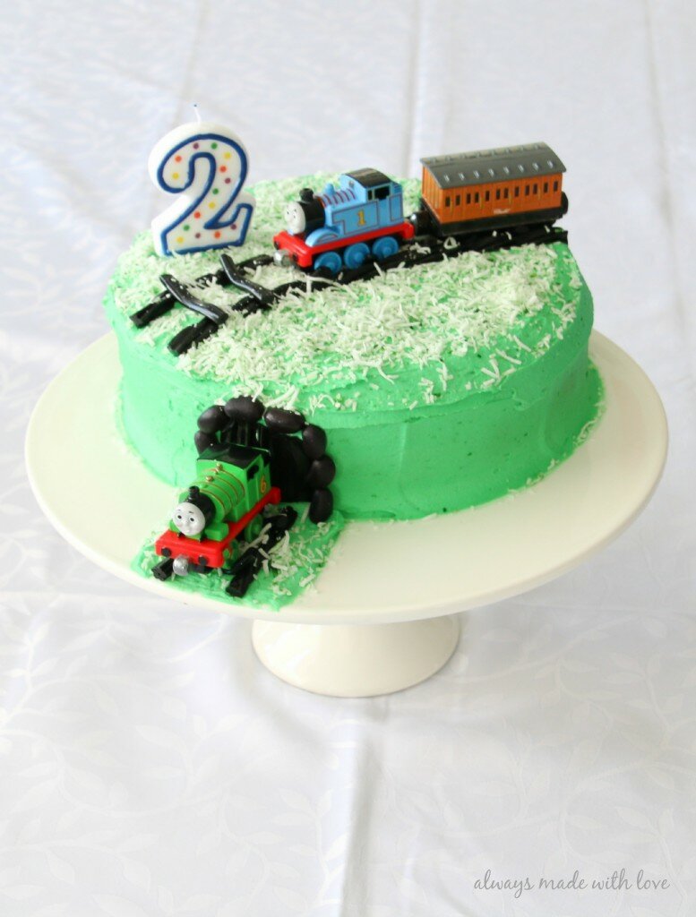 thomas-themed-birthday-cake-inspiration