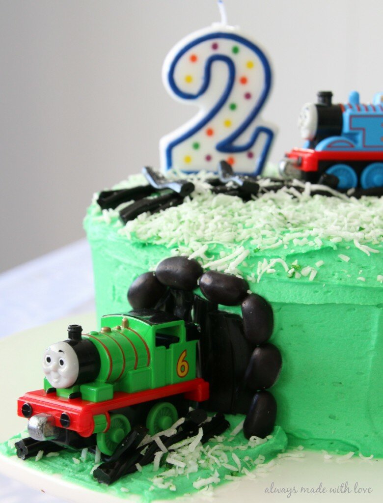 thomas-themed-birthday-cake-inspiration