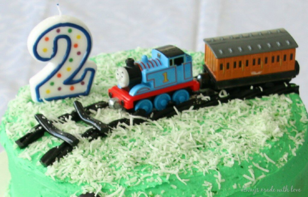 thomas-themed-birthday-cake-inspiration